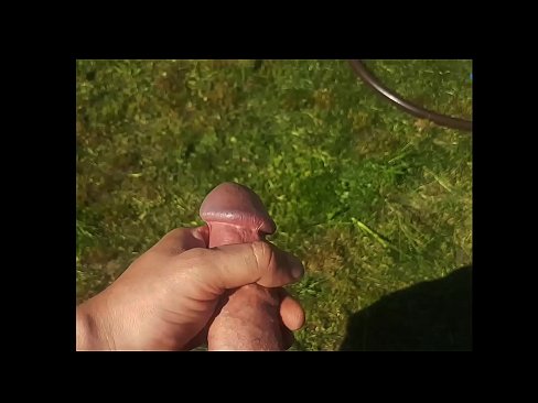 ❤️ Hot Hottie kritt hir rosa Muschi gefuckt a spréngt mat engem Sprëtz an engem Summergaart ️❌ Super Porn bei eis